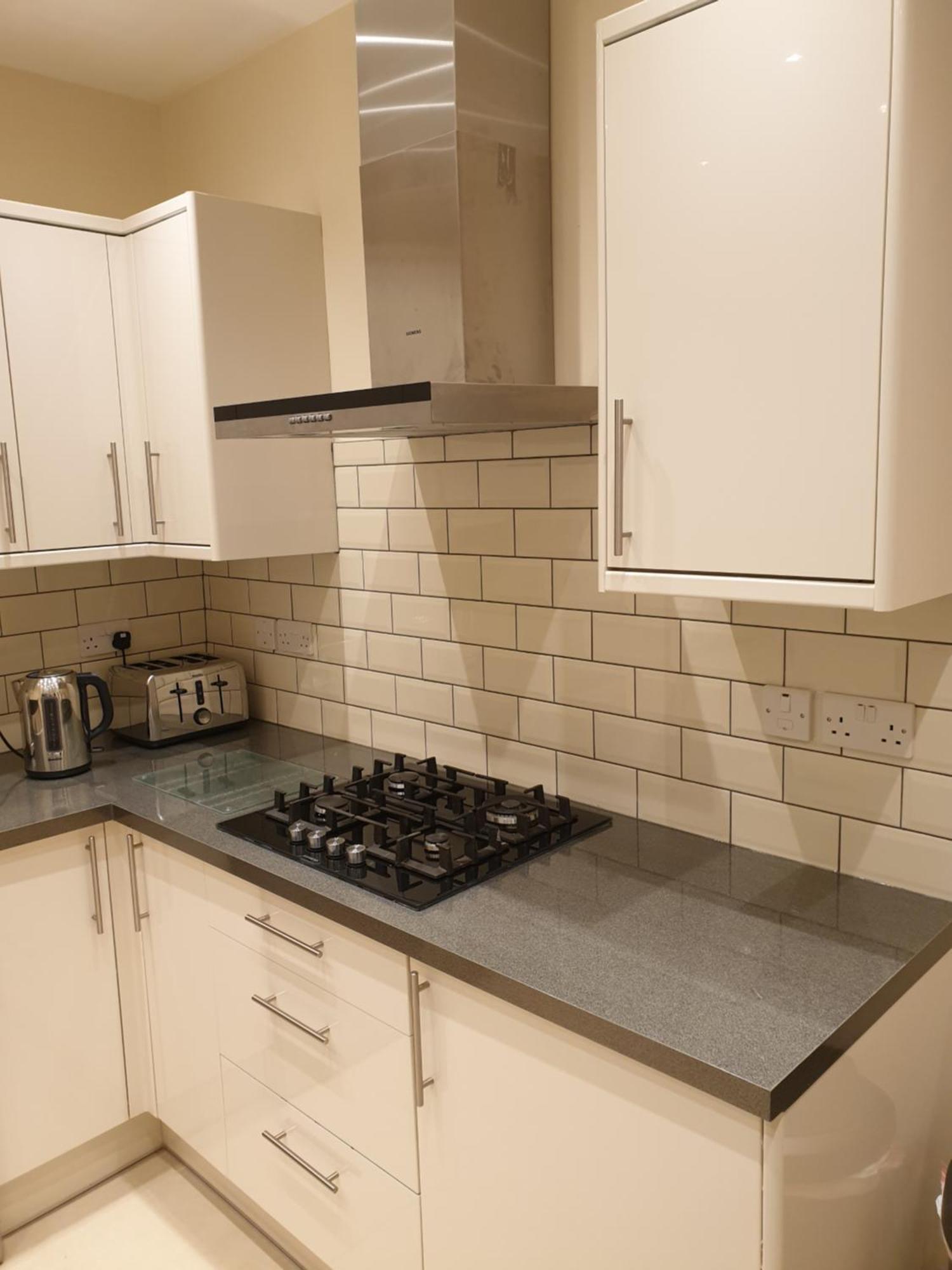 London Luxury: Spacious 3-Bed Apartment Near Tube with Parking Ilford Exterior photo